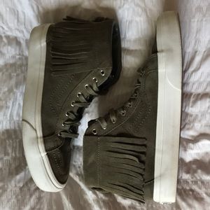 🌹 Olive Green, Fringed Vans 🌹